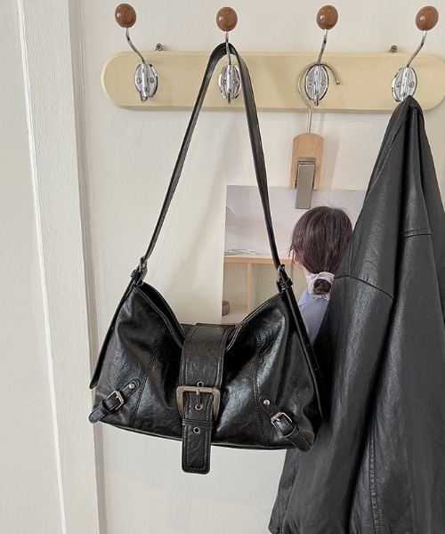 yuue' ( wear )（ユーイ）の「2WAYバックルデザインショルダーバッグ/ペットボトル収納可（ショルダーバッグ・レディース・ダークブラウン/ブラック・FREE）」の21枚目の写真