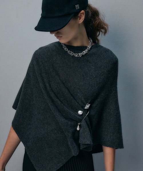 IRIS47(イリスフォーセブン)の「【IRIS 47】drape cashmere poncho/ドレープ カシミヤ ポンチョ dress40(ポンチョ・レディース・ダークグレー/ブラック・FREE)」の1枚目の写真