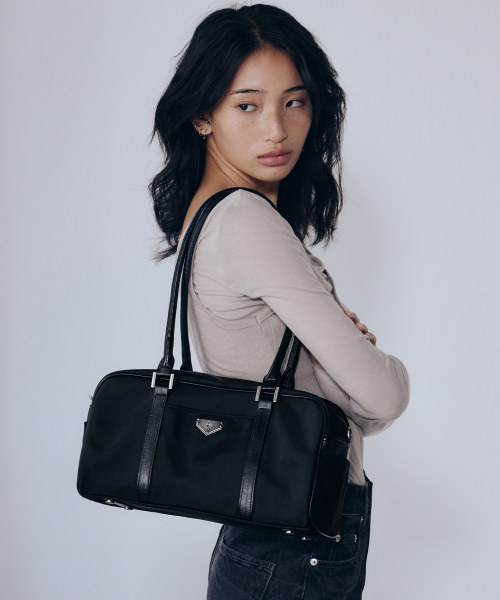 LEATHERY（レザリー）の「ボストンナイロンショルダーバッグ [4COLOR]（ショルダーバッグ・レディース・ブラック系/ブラック/シルバーグレー/ピンク・FREE）」の5枚目の写真