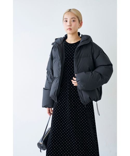 emmi(エミ)の「フーディーダウン(ダウンジャケット/コート・レディース・ブラック/ライム/ブラウン/オフホワイト・F)」の2枚目の写真