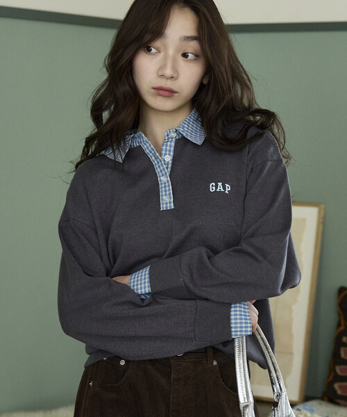 GAP(ギャップ)の「PUBLUX × GAP/ギャップ 別注 シャツ 襟 ポロニット 限定展開(ニット/セーター・レディース・ネイビー/グレー/ベージュ/チャコールグレー・フリ-)」の2枚目の写真