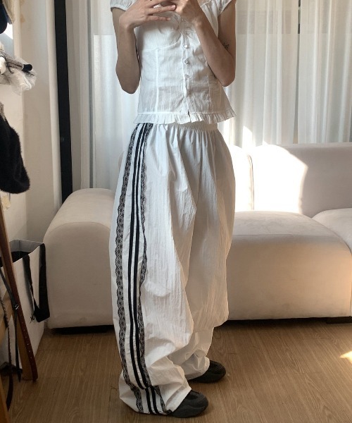 FREE STYLISTS(フリー スタイリスト)の「サイドライン 体型選ばない ドローストリング スウェットパンツ(スウェットパンツ・レディース・ブラック/ホワイト・M)」の14枚目の写真