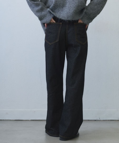 Clum(クルム)の「chain detail straight wide denim / チェーンディテールストレートワイドデニムパンツ(デニムパンツ・レディース・ダークブルー・MEDIUM/LARGE)」の6枚目の写真