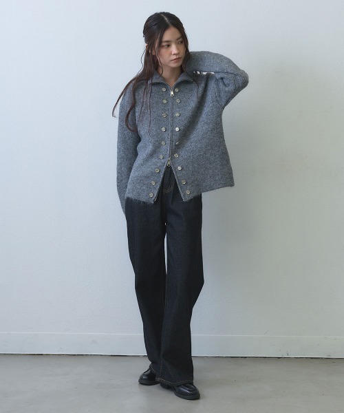 Clum(クルム)の「chain detail straight wide denim / チェーンディテールストレートワイドデニムパンツ(デニムパンツ・レディース・ダークブルー・MEDIUM/LARGE)」の9枚目の写真