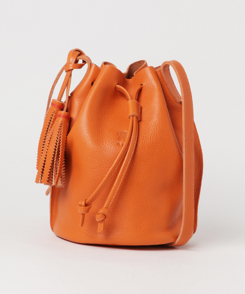 IL BISONTE(イルビゾンテ)の「IL BISONTE / ORIGINAL LEATHER / SHOULDER BAG(ショルダーバッグ・レディース・オレンジ/グレー/ナチュラル/ライトブラウン/ブラック/オリーブ/レッド/ダークブラウン/グリーン/ネイビー・FREE)」の10枚目の写真