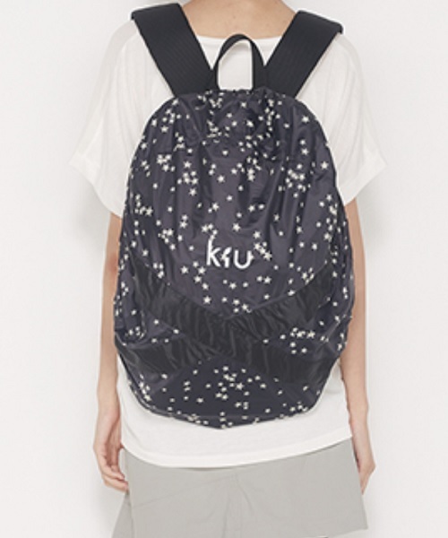 KiU（キウ）の「コンパクト バックパックカバー（バックパック/リュック・レディース・ブラック/ブラック系その他/グレー/オフホワイト/ダークベージュ/ライトベージュ/ブルー系その他・FREE）」の4枚目の写真