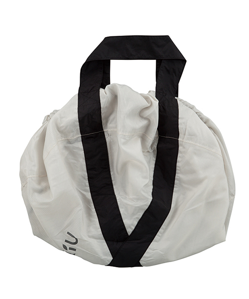 KiU（キウ）の「コンパクト バックパックカバー（バックパック/リュック・レディース・ブラック/ブラック系その他/グレー/オフホワイト/ダークベージュ/ライトベージュ/ブルー系その他・FREE）」の18枚目の写真