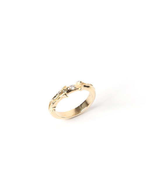 ROYAL ORDER(ロイヤルオーダー)の「TINY BUDS RING w/ CZ(リング・メンズ・ゴールド・10号 US-5/13号 US-6h/12号 US-6)」の3枚目の写真