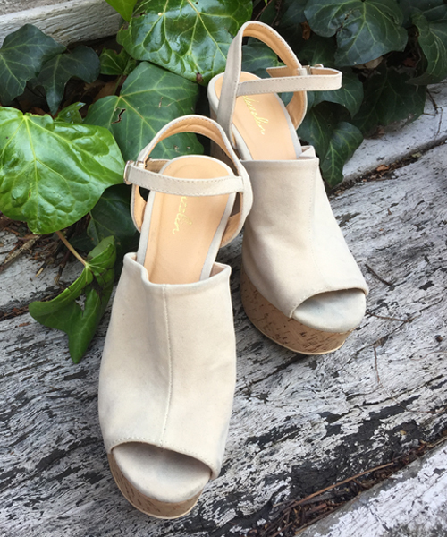 dazzlin(ダズリン)の「コルクヒールサンダル(サンダル・レディース・ブラック/ベージュ/インディゴブルー/ピンク/レッド/ブラウン/イエロー・MEDIUM/SMALL/LARGE)」の4枚目の写真