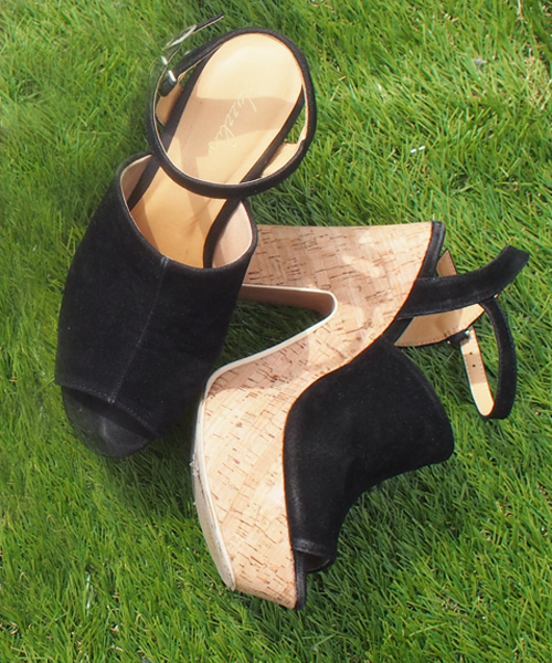 dazzlin(ダズリン)の「コルクヒールサンダル(サンダル・レディース・ブラック/ベージュ/インディゴブルー/ピンク/レッド/ブラウン/イエロー・MEDIUM/SMALL/LARGE)」の2枚目の写真