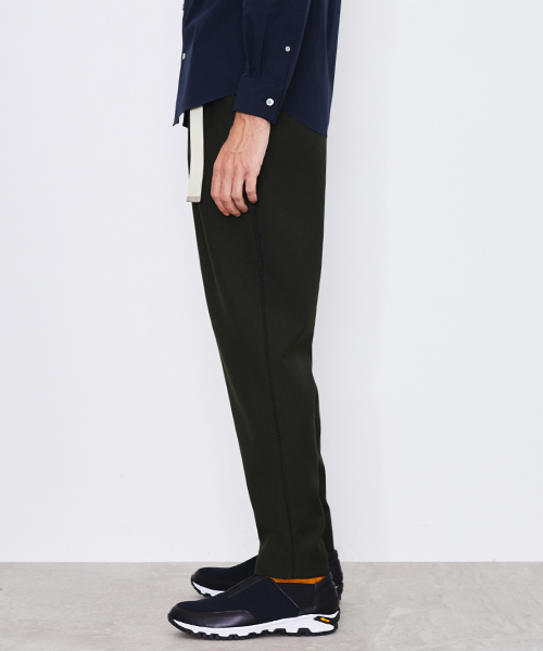 UNITED TOKYO（ユナイテッドトウキョウ）の「パイピングワイドテーパードパンツ（その他パンツ・メンズ・ブラック/グレー/バーガンディー/グリーン・2/1/3）」の6枚目の写真
