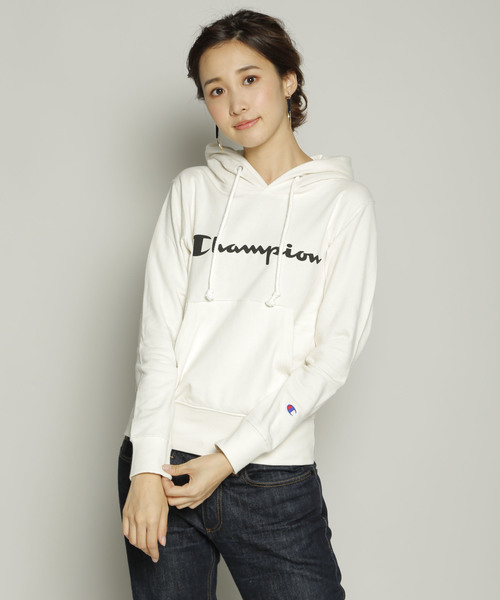 Champion(チャンピオン)の「HOODED SWEATSHIRT(パーカー・レディース・ホワイト/ブラック・M/L)」の2枚目の写真