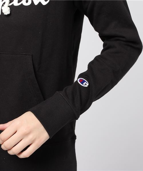 Champion(チャンピオン)の「HOODED SWEATSHIRT(パーカー・レディース・ホワイト/ブラック・M/L)」の3枚目の写真