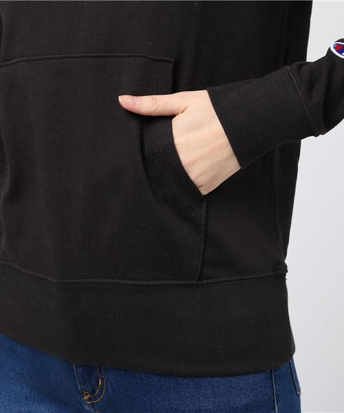 Champion(チャンピオン)の「HOODED SWEATSHIRT(パーカー・レディース・ホワイト/ブラック・M/L)」の6枚目の写真