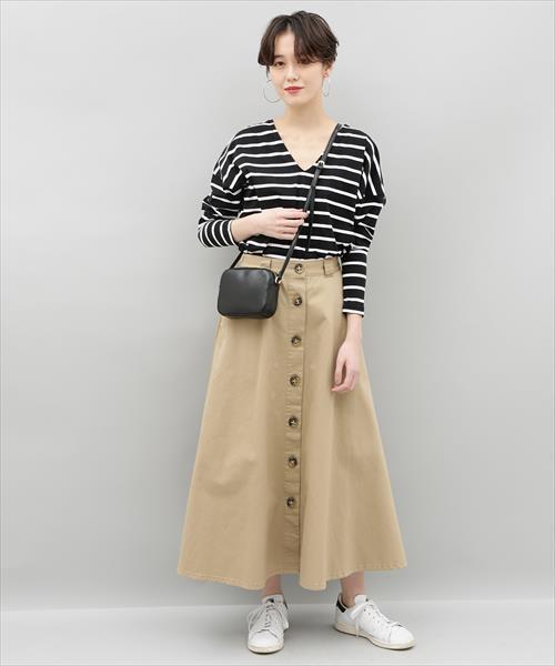 ADAM ET ROPE'(アダムエロペ)の「深Vネックコットンプルオーバー(Tシャツ/カットソー・レディース・ホワイト/ホワイト系その他/ブラック系その他・FREE)」の16枚目の写真