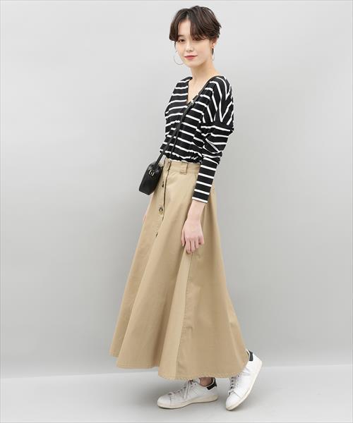 ADAM ET ROPE'(アダムエロペ)の「深Vネックコットンプルオーバー(Tシャツ/カットソー・レディース・ホワイト/ホワイト系その他/ブラック系その他・FREE)」の6枚目の写真