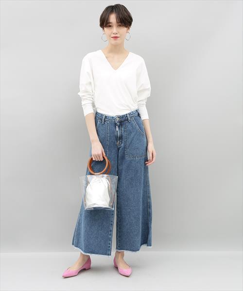 ADAM ET ROPE'(アダムエロペ)の「深Vネックコットンプルオーバー(Tシャツ/カットソー・レディース・ホワイト/ホワイト系その他/ブラック系その他・FREE)」の5枚目の写真