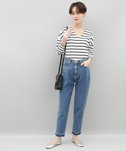 ADAM ET ROPE'(アダムエロペ)の「深Vネックコットンプルオーバー(Tシャツ/カットソー・レディース・ホワイト/ホワイト系その他/ブラック系その他・FREE)」の4枚目の写真