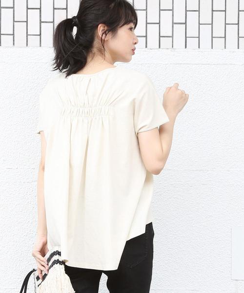coen（コーエン）の「【接触冷感】梨地バックギャザーカットソー（Tシャツ/カットソー・レディース・イエロー/ネイビー/ナチュラル・FREE）」の9枚目の写真