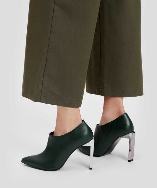 CHARLES & KEITH（チャールズ & キース）の「ブレイドヒールブーティ / BLADE HEEL BOOTIES（ブーツ・レディース・ブラック/グリーン/バーガンディー・22cm/22.5cm/23cm/23.5cm/24.5cm/25cm/25.5cm/26.5cm）」の10枚目の写真