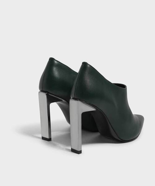 CHARLES & KEITH（チャールズ & キース）の「ブレイドヒールブーティ / BLADE HEEL BOOTIES（ブーツ・レディース・ブラック/グリーン/バーガンディー・22cm/22.5cm/23cm/23.5cm/24.5cm/25cm/25.5cm/26.5cm）」の12枚目の写真