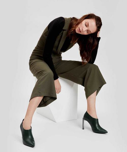 CHARLES & KEITH（チャールズ & キース）の「ブレイドヒールブーティ / BLADE HEEL BOOTIES（ブーツ・レディース・ブラック/グリーン/バーガンディー・22cm/22.5cm/23cm/23.5cm/24.5cm/25cm/25.5cm/26.5cm）」の15枚目の写真