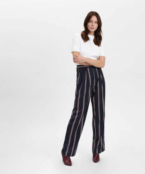 CHARLES & KEITH（チャールズ & キース）の「ブレイドヒールブーティ / BLADE HEEL BOOTIES（ブーツ・レディース・ブラック/グリーン/バーガンディー・22cm/22.5cm/23cm/23.5cm/24.5cm/25cm/25.5cm/26.5cm）」の20枚目の写真