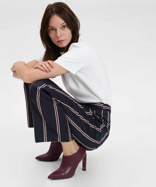 CHARLES & KEITH（チャールズ & キース）の「ブレイドヒールブーティ / BLADE HEEL BOOTIES（ブーツ・レディース・ブラック/グリーン/バーガンディー・22cm/22.5cm/23cm/23.5cm/24.5cm/25cm/25.5cm/26.5cm）」の21枚目の写真
