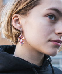 rehacer（レアセル）の「rehacer : Stained glass Leaf Earrings Made in Japan / ステンドグラス リーフ イヤリング メイドインジャパン（イヤリング）」