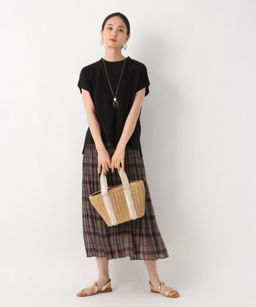 GLOBAL WORK（グローバルワーク）の「プチハイネックリブTEE/839931（Tシャツ/カットソー・レディース・ホワイト/ブラック・MEDIUM/LARGE）」の4枚目の写真