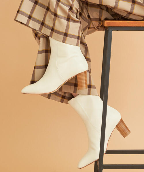 BEAUTY&YOUTH UNITED ARROWS（ビューティーアンドユースユナイテッドアローズ）の「BY∴ レザーバックジップ ミドルブーツ ◆（ブーツ・レディース・ブラック/オフホワイト・35h/37/36h/36/37h）」の2枚目の写真