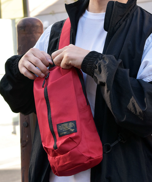 FORECAST（フォーキャスト）の「【FORECAST】Cross Body Bag クロスボディバッグ ショルダーバッグ 軽量 アウトドア キャンプ フェス ライブ 9105（ボディバッグ/ウエストポーチ・メンズ・ブラック/レッド/カモフラージュ/杢グレー/ネイビー/ベージュ/カーキ・FREE）」の8枚目の写真