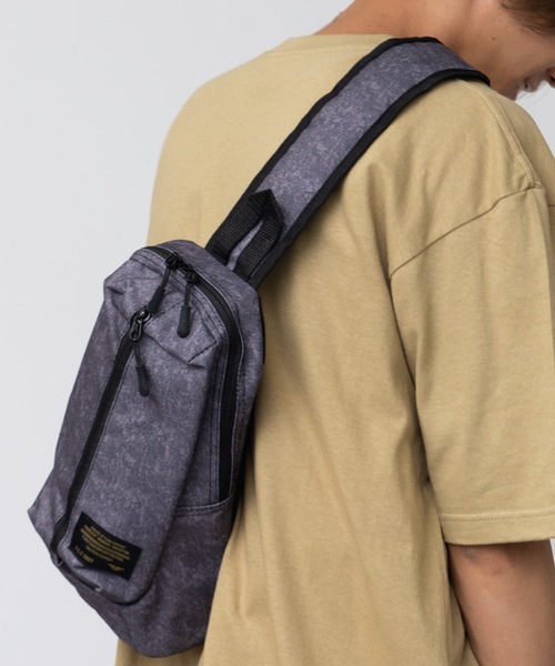 FORECAST（フォーキャスト）の「【FORECAST】Cross Body Bag クロスボディバッグ ショルダーバッグ 軽量 アウトドア キャンプ フェス ライブ 9105（ボディバッグ/ウエストポーチ・メンズ・ブラック/レッド/カモフラージュ/杢グレー/ネイビー/ベージュ/カーキ・FREE）」の19枚目の写真