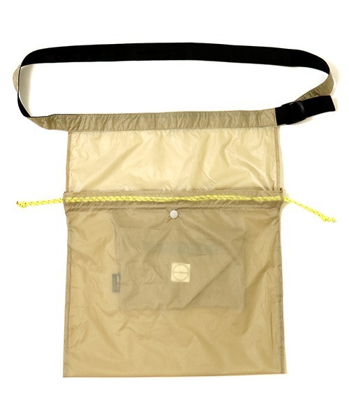 BURLAP OUTFITTER（バーラップアウトフィッター）の「ARC APRON BAG / アークエプロンバッグ（ショルダーバッグ・メンズ・ブラック/ベージュ/パープル/ネイビー/グレー/カーキ/オレンジ系その他・ONE SIZE）」の4枚目の写真
