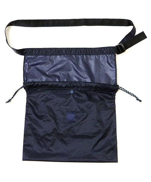 BURLAP OUTFITTER（バーラップアウトフィッター）の「ARC APRON BAG / アークエプロンバッグ（ショルダーバッグ・メンズ・ブラック/ベージュ/パープル/ネイビー/グレー/カーキ/オレンジ系その他・ONE SIZE）」の6枚目の写真