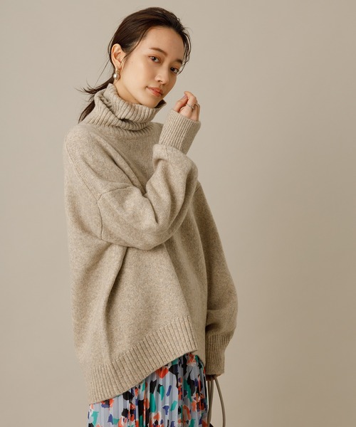 ADAM ET ROPE'(アダムエロペ)の「【アウトレット店舗・WEB限定】ウール混ソフト天竺タートル(ニット/セーター・レディース・ブラウン/グレー/ダークパープル/ベージュ系その他・FREE)」の1枚目の写真