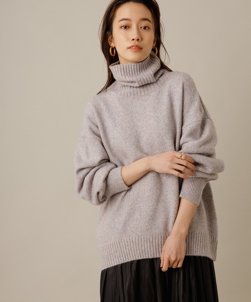 ADAM ET ROPE'(アダムエロペ)の「【アウトレット店舗・WEB限定】ウール混ソフト天竺タートル(ニット/セーター・レディース・ブラウン/グレー/ダークパープル/ベージュ系その他・FREE)」の4枚目の写真
