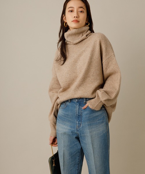 ADAM ET ROPE'(アダムエロペ)の「【アウトレット店舗・WEB限定】ウール混ソフト天竺タートル(ニット/セーター・レディース・ブラウン/グレー/ダークパープル/ベージュ系その他・FREE)」の18枚目の写真