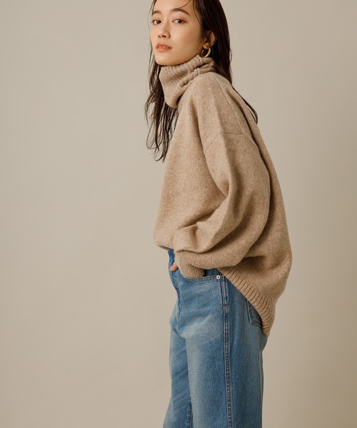 ADAM ET ROPE'(アダムエロペ)の「【アウトレット店舗・WEB限定】ウール混ソフト天竺タートル(ニット/セーター・レディース・ブラウン/グレー/ダークパープル/ベージュ系その他・FREE)」の17枚目の写真