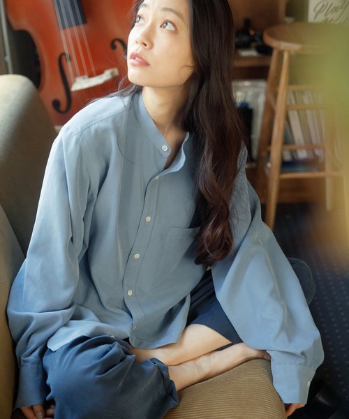 ADAM ET ROPE'（アダムエロペ）の「《21SS》リラックスドレープ レーヨンスエード とろみバンドカラーシャツ/UNISEX（シャツ/ブラウス・メンズ・ブラック/カーキ/ブルー系その他/サーモンピンク・M/L）」の3枚目の写真