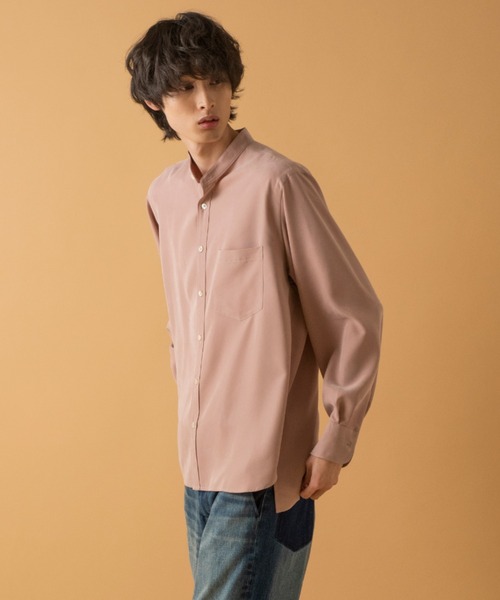 ADAM ET ROPE'（アダムエロペ）の「《21SS》リラックスドレープ レーヨンスエード とろみバンドカラーシャツ/UNISEX（シャツ/ブラウス・メンズ・ブラック/カーキ/ブルー系その他/サーモンピンク・M/L）」の4枚目の写真
