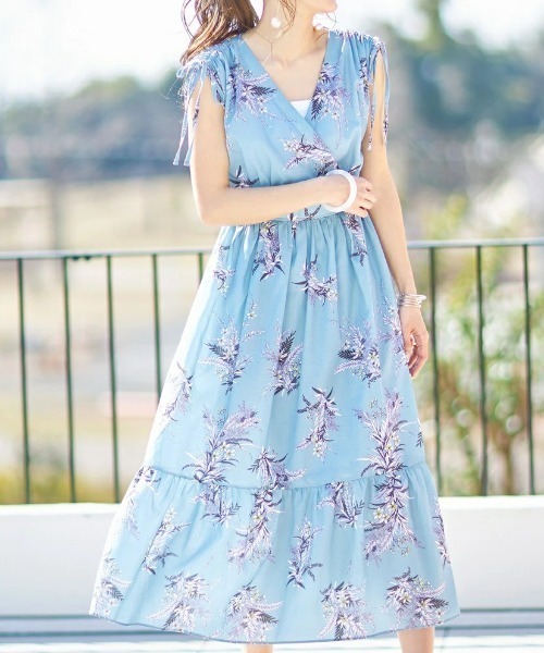 ワンピースフラワーブーケプリントワンピース ワンピース Nostalgia アンドドットノスタルジア のファッション