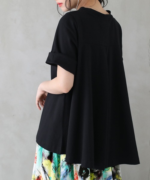 n'OrLABEL(ノアールレーベル)の「『撥水&吸水モックネックフレアTシャツ』(Tシャツ/カットソー・レディース・ブラック/ブラウン/オフホワイト/ピンク/ミント・1/2)」の1枚目の写真