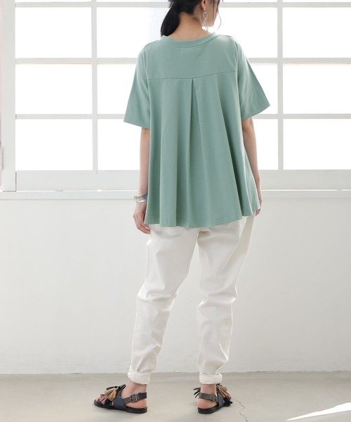 n'OrLABEL(ノアールレーベル)の「『撥水&吸水モックネックフレアTシャツ』(Tシャツ/カットソー・レディース・ブラック/ブラウン/オフホワイト/ピンク/ミント・1/2)」の9枚目の写真