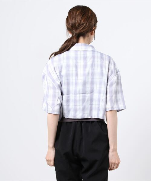 WEGO（ウィゴー）の「WEGO/タンク付きダメージショートシャツ（シャツ/ブラウス・レディース・ベージュ系その他2/グレー系その他2/ブラウン系その他2/ブラック系その他2・FREE）」の5枚目の写真