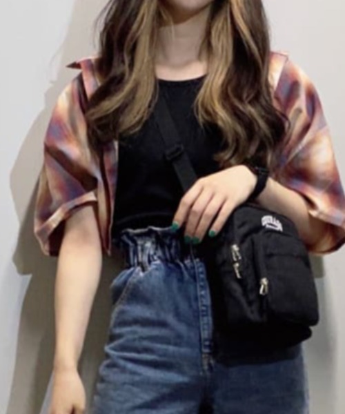 WEGO（ウィゴー）の「WEGO/タンク付きダメージショートシャツ（シャツ/ブラウス・レディース・ベージュ系その他2/グレー系その他2/ブラウン系その他2/ブラック系その他2・FREE）」の4枚目の写真