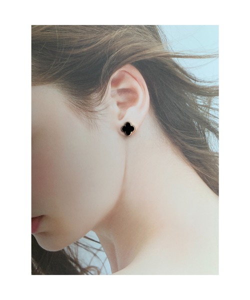 tone(トーン)の「【Mee】フラワーピアス × 揺れるピアスキャッチ(MA)(ピアス(両耳用)・レディース・ホワイト/ブラック・FREE)」の3枚目の写真