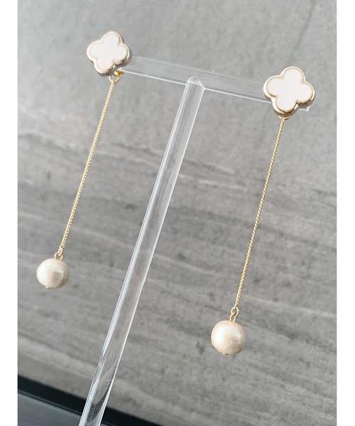 tone(トーン)の「【Mee】フラワーピアス × 揺れるピアスキャッチ(MA)(ピアス(両耳用)・レディース・ホワイト/ブラック・FREE)」の5枚目の写真