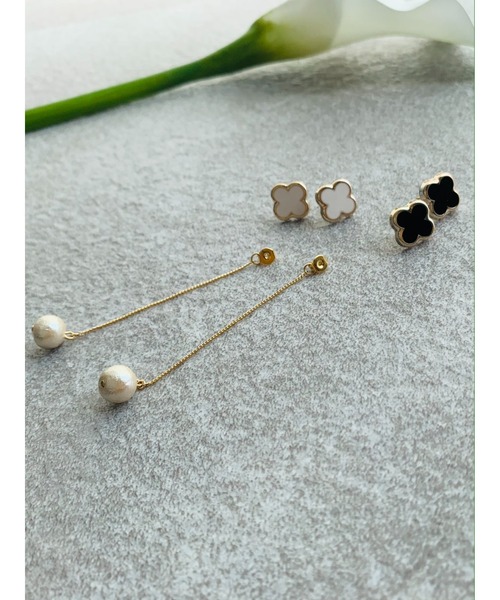 tone(トーン)の「【Mee】フラワーピアス × 揺れるピアスキャッチ(MA)(ピアス(両耳用)・レディース・ホワイト/ブラック・FREE)」の8枚目の写真