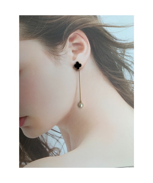 tone(トーン)の「【Mee】フラワーピアス × 揺れるピアスキャッチ(MA)(ピアス(両耳用)・レディース・ホワイト/ブラック・FREE)」の10枚目の写真